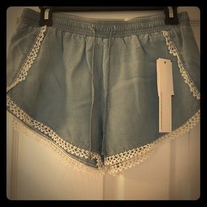 Tinseltown light wash denim shorts